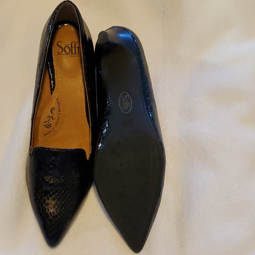 Shoes - Picture 3 of 4